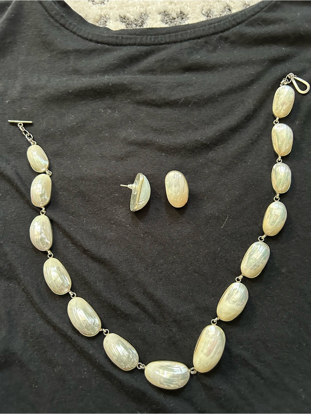 Iridescent Pearl-Effect Necklace & Stud Earrings Set - Cream